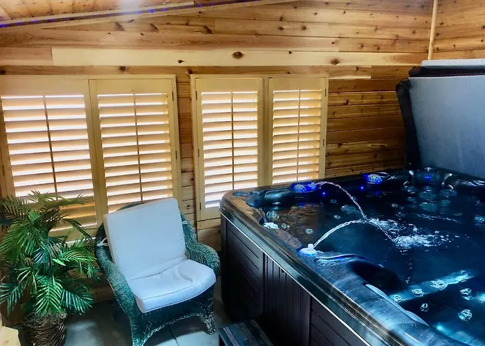 Blue Bear Den 3Br 2Ba Dtc Private Apt Hot Tub