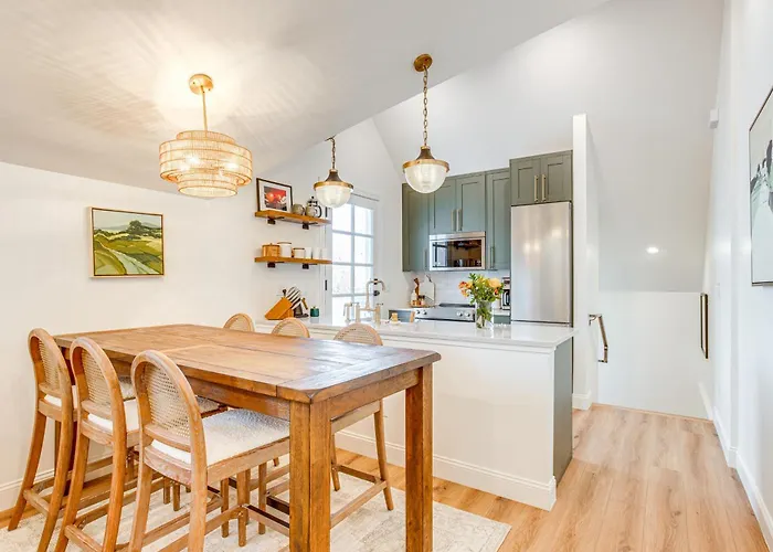 Luxe Designer Flat On Sloans Lake With Rooftop Deck