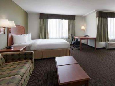 Hotel Spark By Hilton International Airport 3*