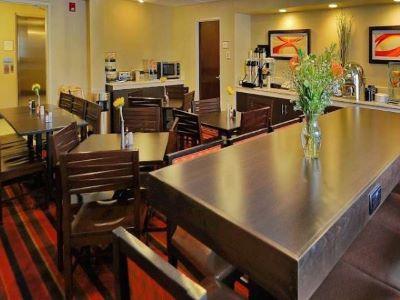 Spark By Hilton International Airport Hotel