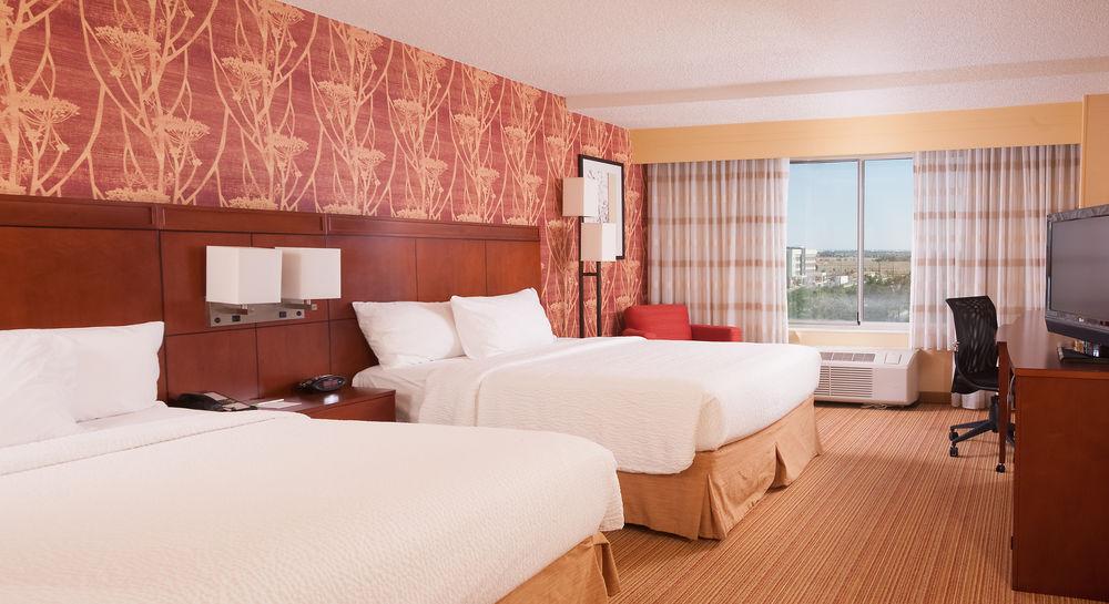 Hotel Courtyard By Marriott Airport Denver
