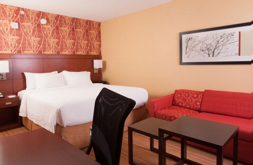 Hotel Courtyard By Marriott Airport