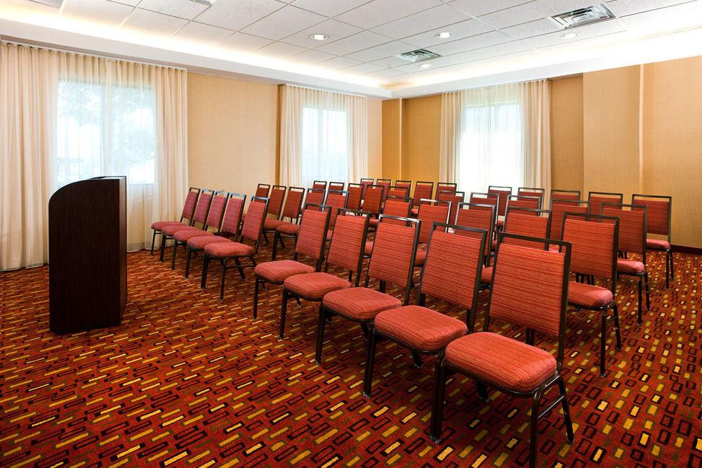 Courtyard By Marriott Airport Denver