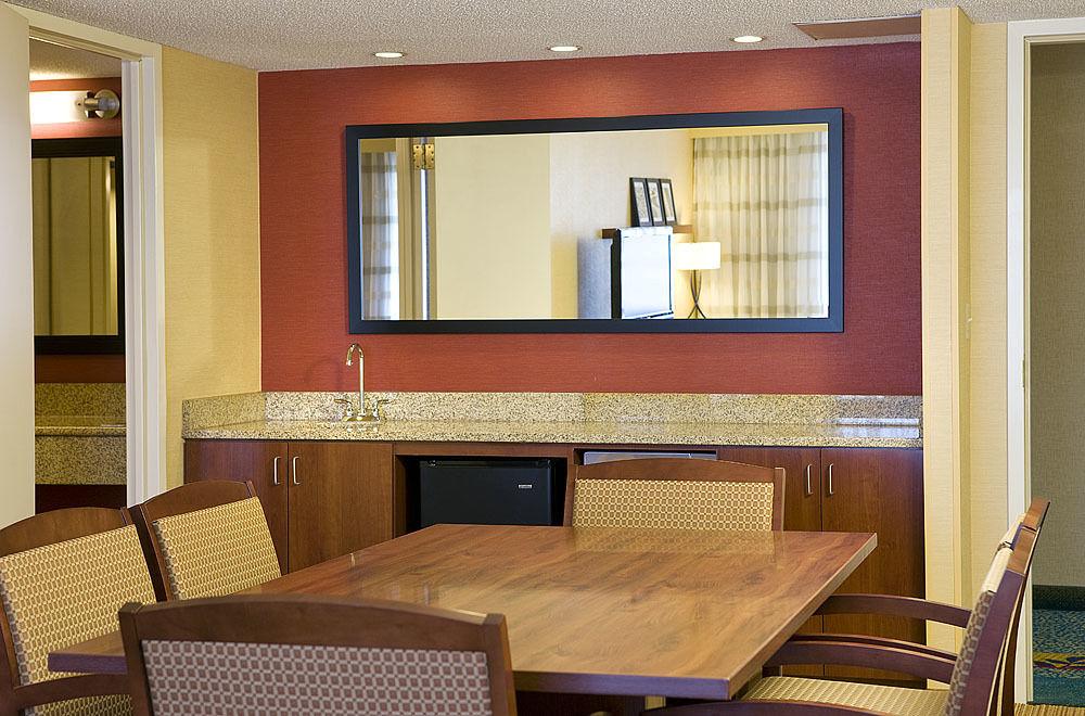 Courtyard By Marriott Airport 3*