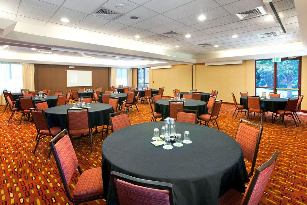 Courtyard By Marriott Airport Hotel 3*