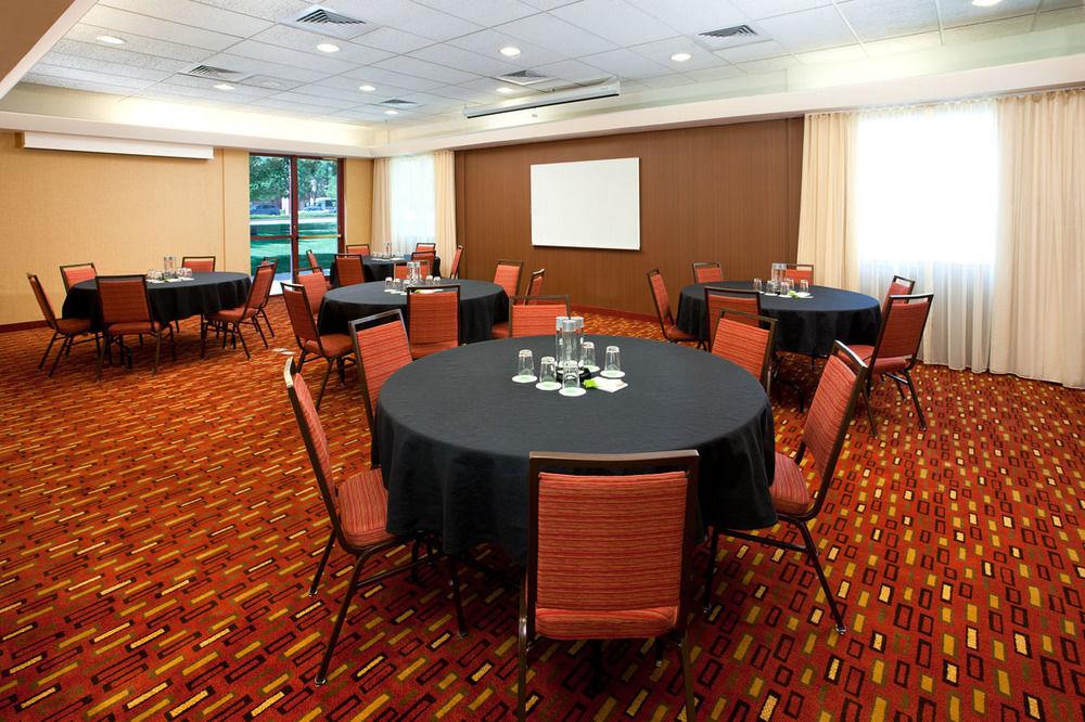 Hotel Courtyard By Marriott Airport 3*