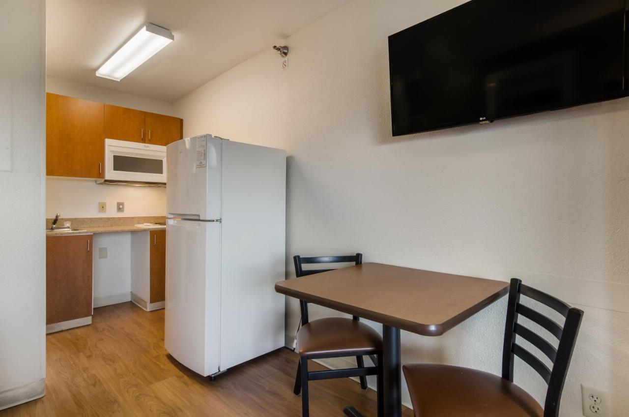 Motel Hometowne By Red Roof - Glendale/ Cherry Creek