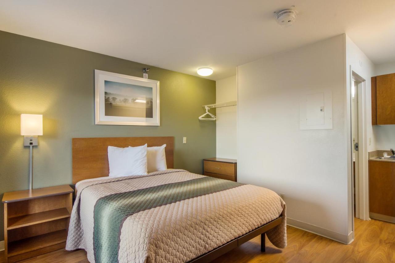 Motel Hometowne By Red Roof - Glendale/ Cherry Creek
