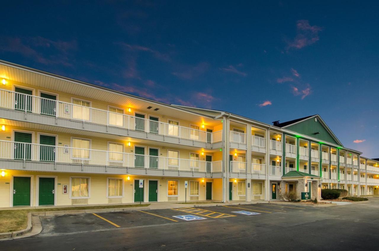 Hometowne By Red Roof - Glendale/ Cherry Creek
