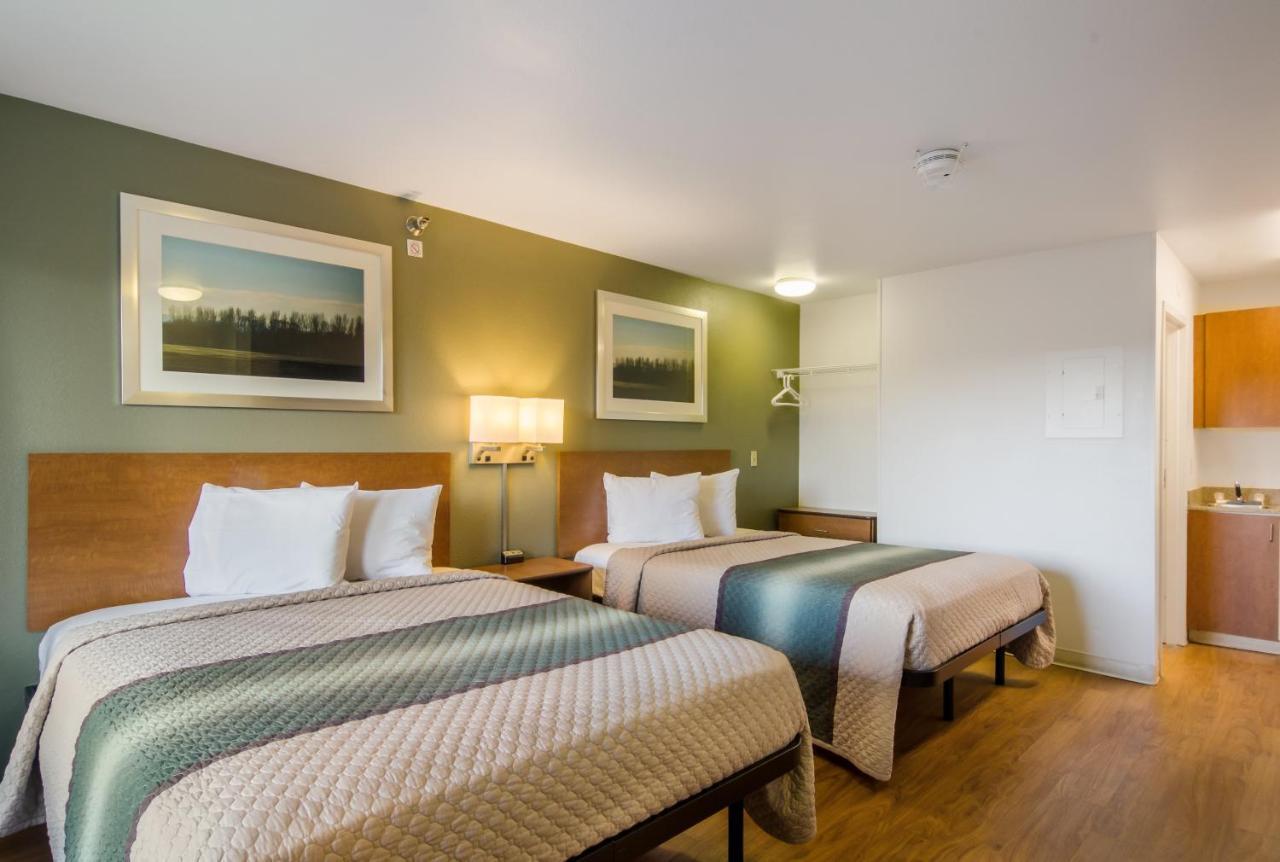Hometowne By Red Roof - Glendale/ Cherry Creek Motel