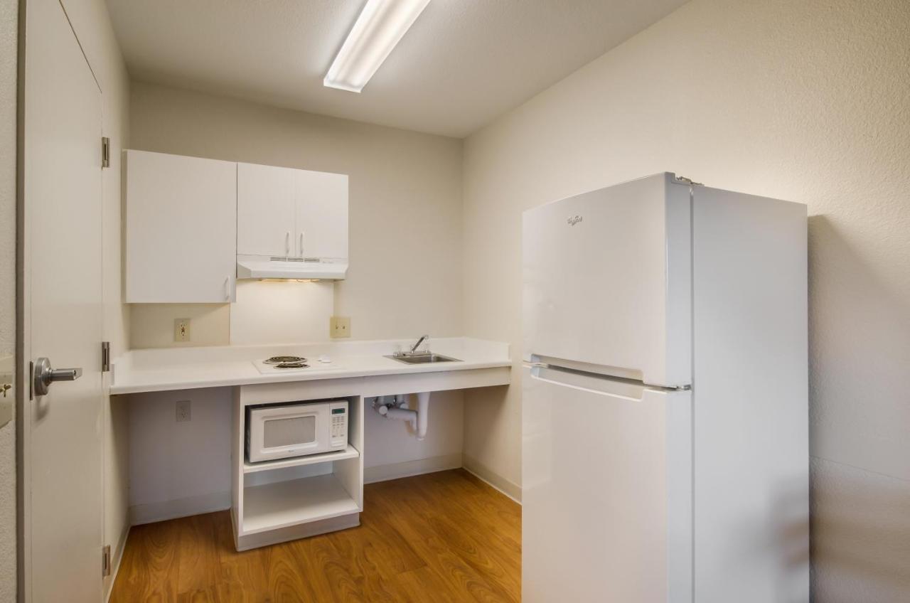 Motel Hometowne By Red Roof - Glendale/ Cherry Creek 2*
