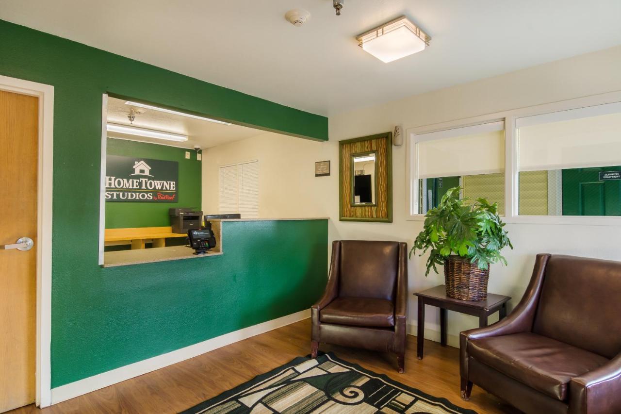 Motel Hometowne By Red Roof - Glendale/ Cherry Creek