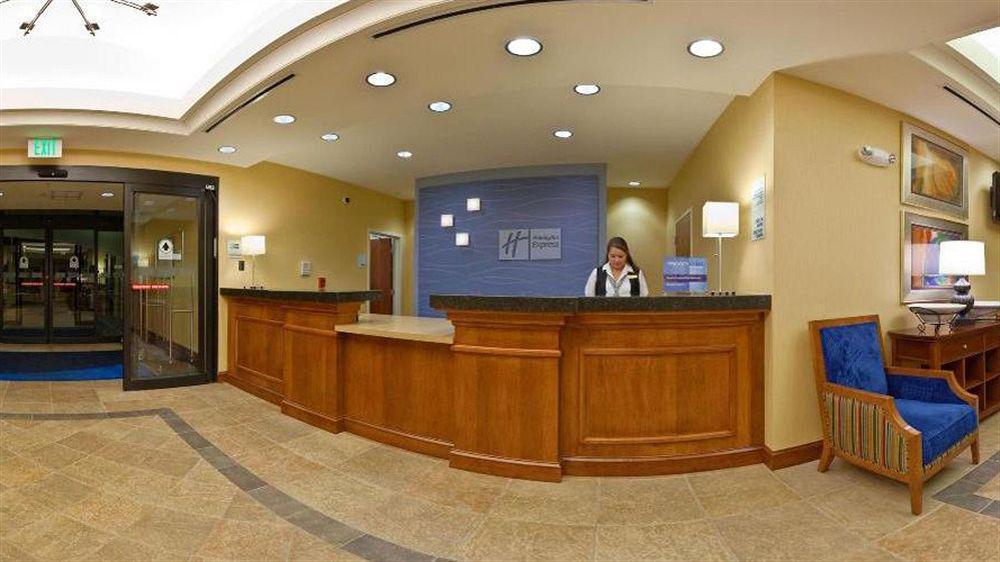 Holiday Express & Airport By Ihg 3*