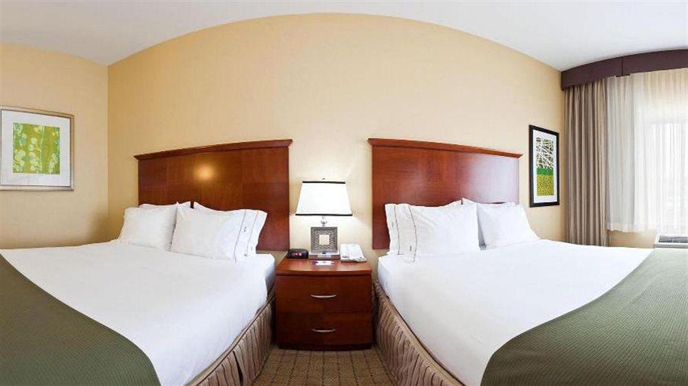 Holiday Express & Airport By Ihg Hotel Denver