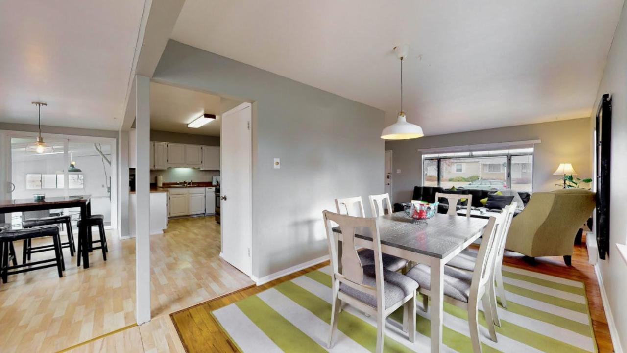 4 Bed + More Quiet Neighborhood Holiday home