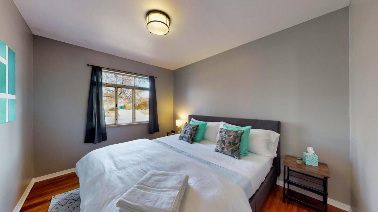 4 Bed + More Quiet Neighborhood Holiday home Denver