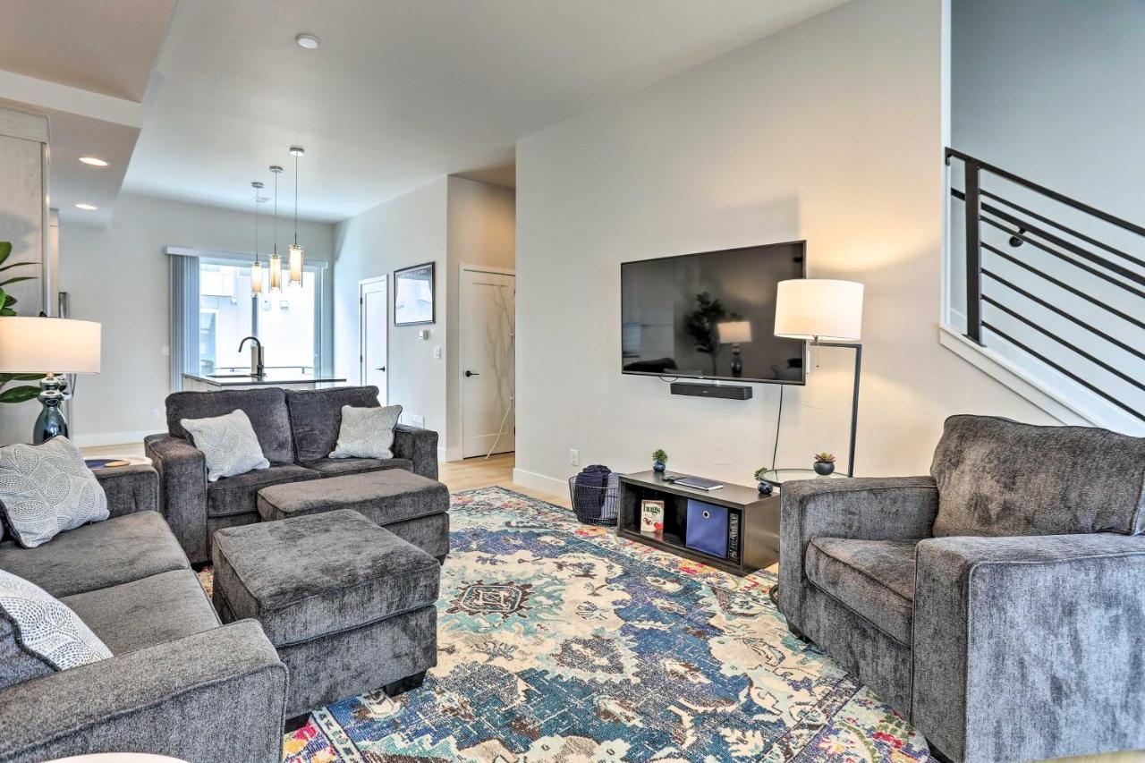 Trendy Townhome - Walk To Mile High Stadium *