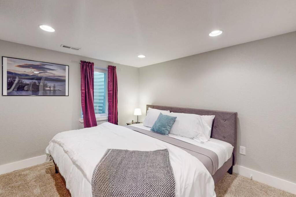 2 King Lower 65th Oasis In With King Beds Holiday home *