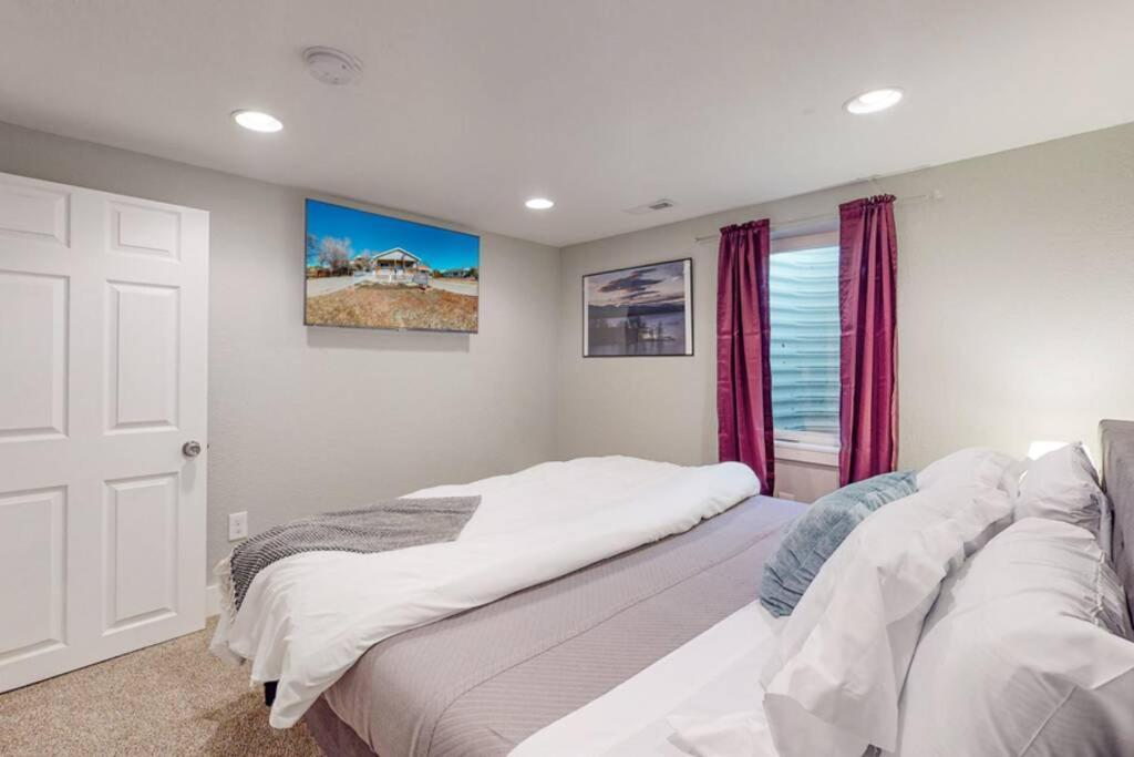 2 King Lower 65th Oasis In With King Beds *