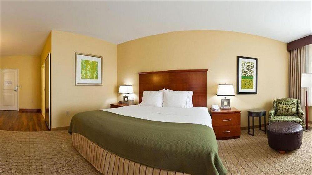 Holiday Express & Airport By Ihg Hotel Denver
