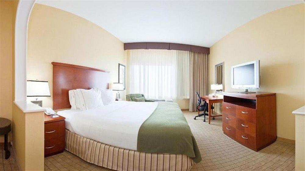Holiday Express & Airport By Ihg