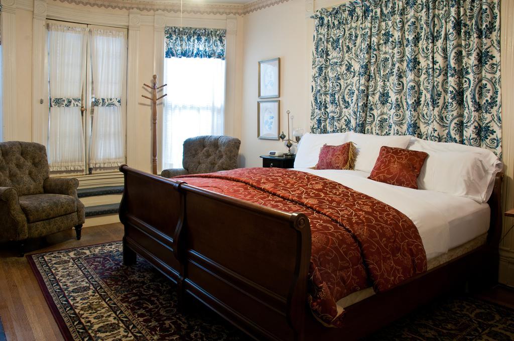 Castle Marne Bed & Breakfast Bed & Breakfast 4*