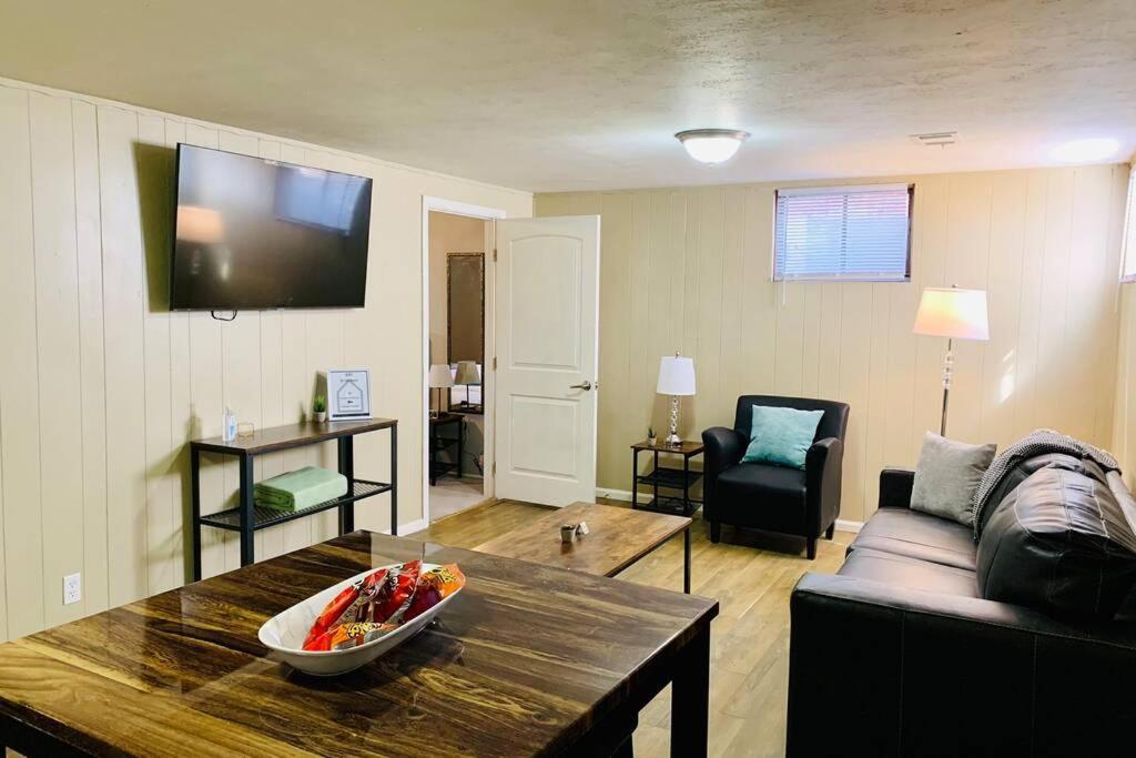 Lower Mable Unit, New Kitchen & 2 King Beds Holiday home *