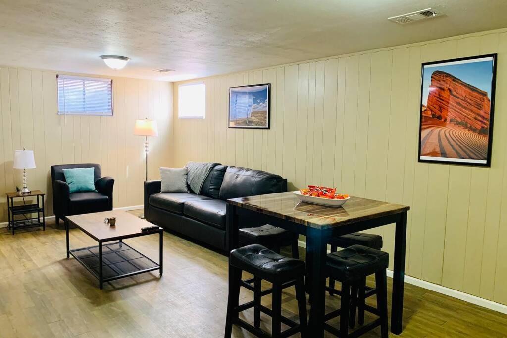 Lower Mable Unit, New Kitchen & 2 King Beds * Denver