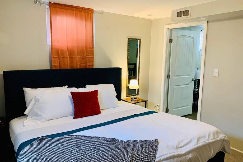 Lower Mable Unit, New Kitchen & 2 King Beds Holiday home *