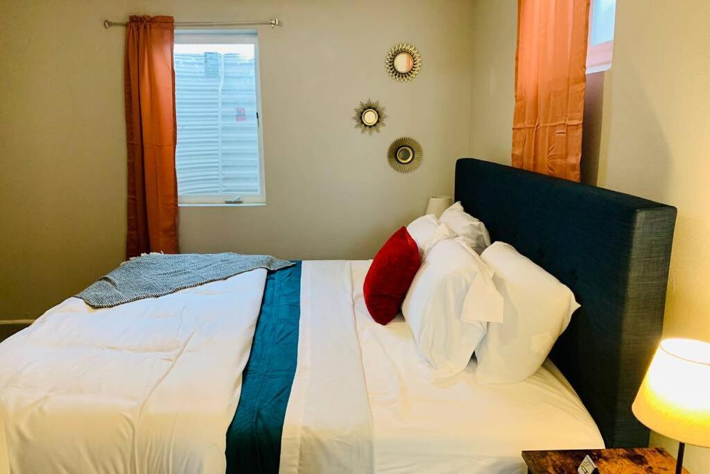 Lower Mable Unit, New Kitchen & 2 King Beds Holiday home