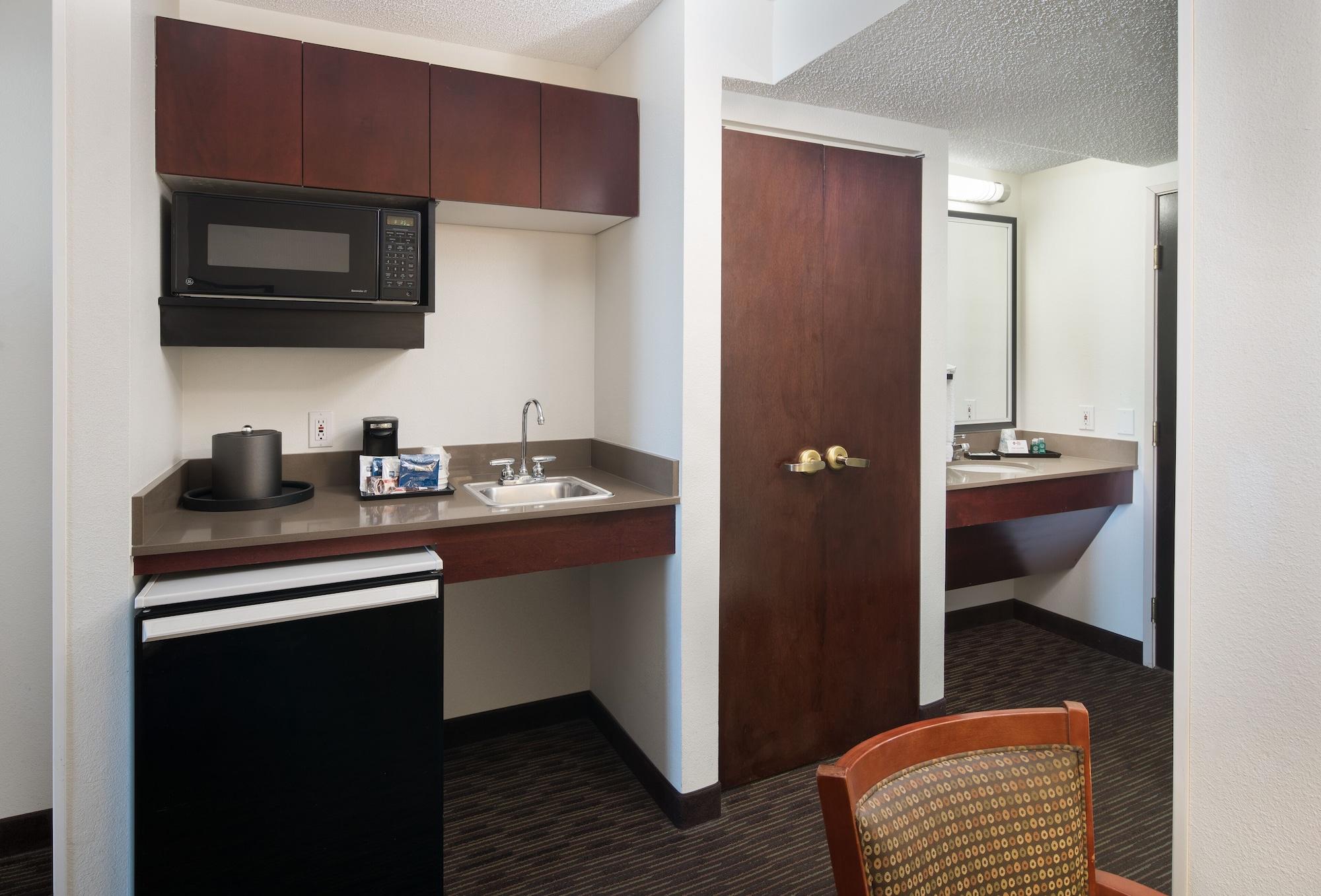 Spark By Hilton International Airport 3*