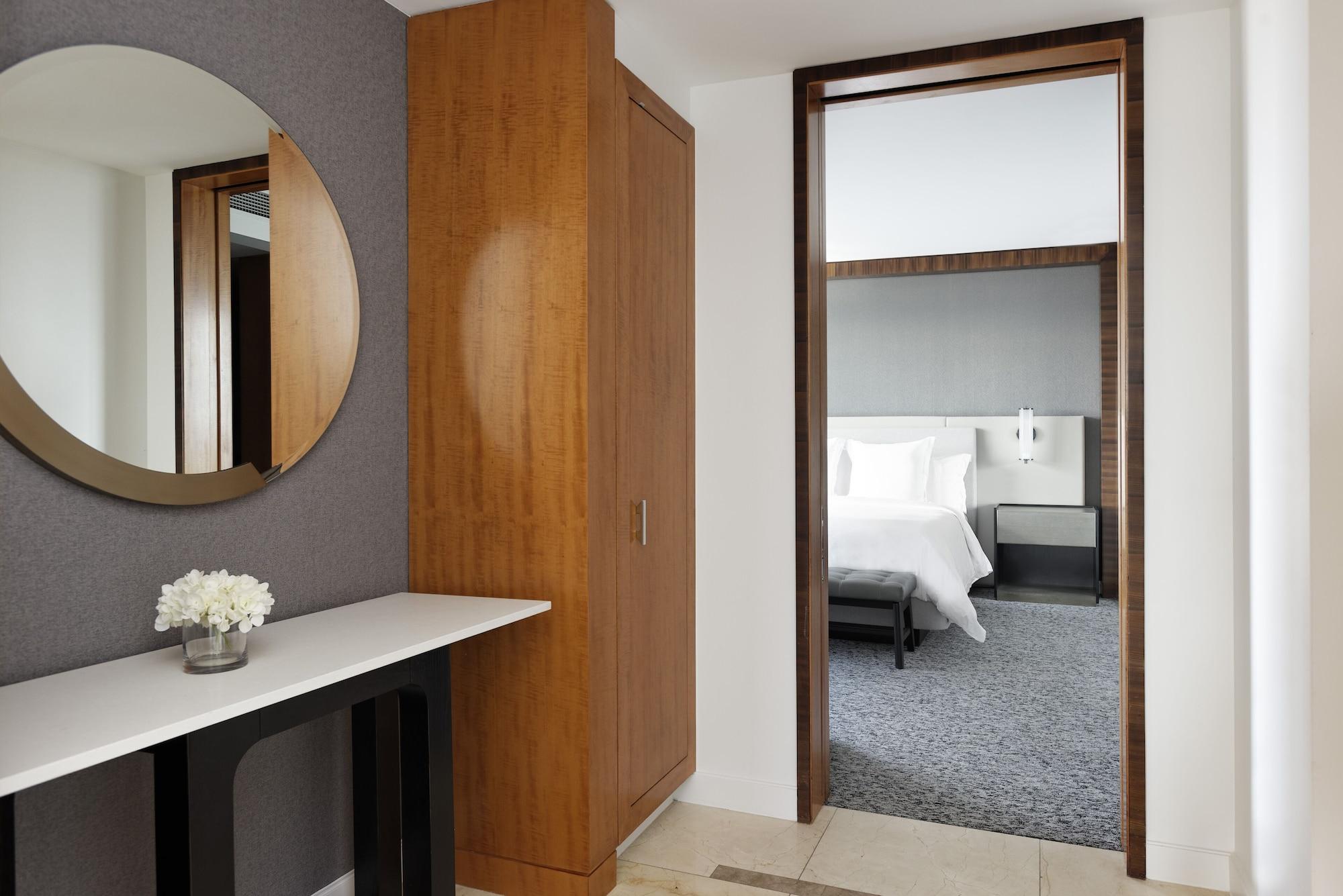 Four Seasons Hotel 5*