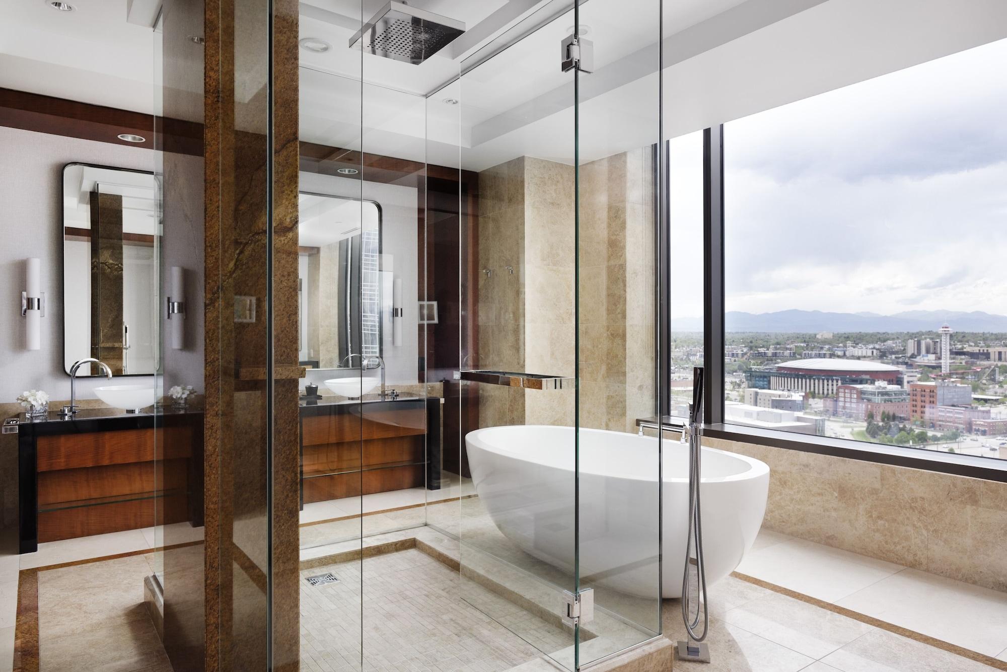 Four Seasons Hotel 5*
