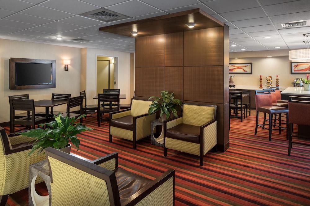 Spark By Hilton International Airport Hotel 3*