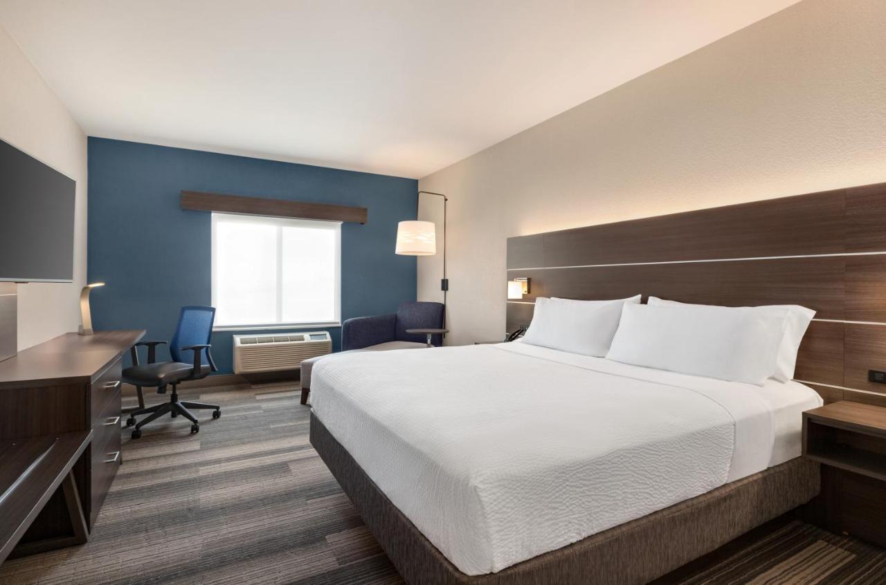 Holiday Express & Airport By Ihg Hotel 3*