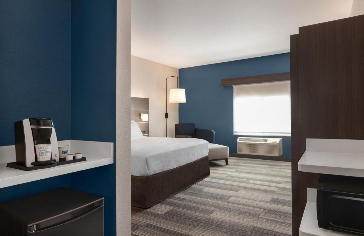 Holiday Express & Airport By Ihg Hotel Denver