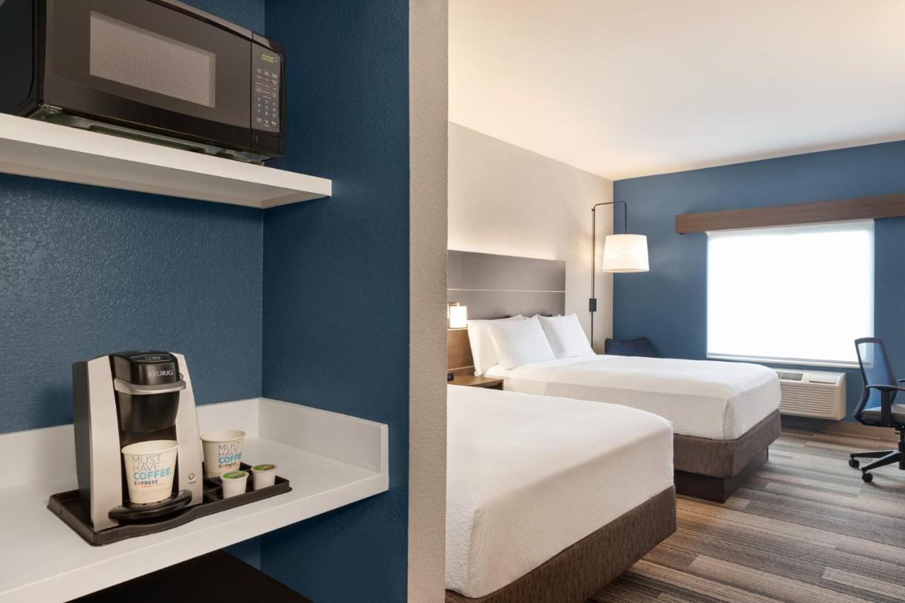 Holiday Express & Airport By Ihg Hotel