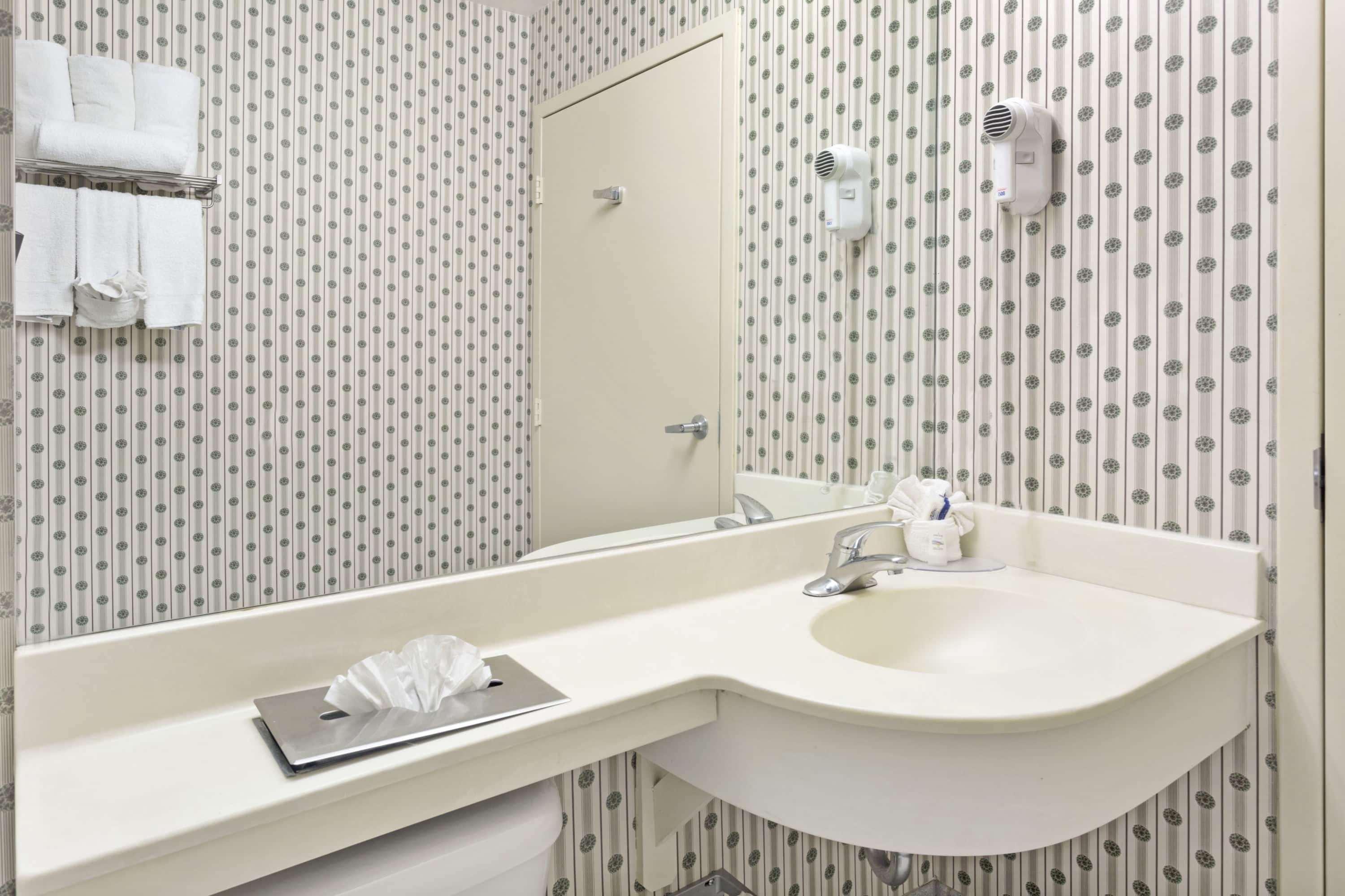 Hotel Microtel & By Wyndham Airport 2*