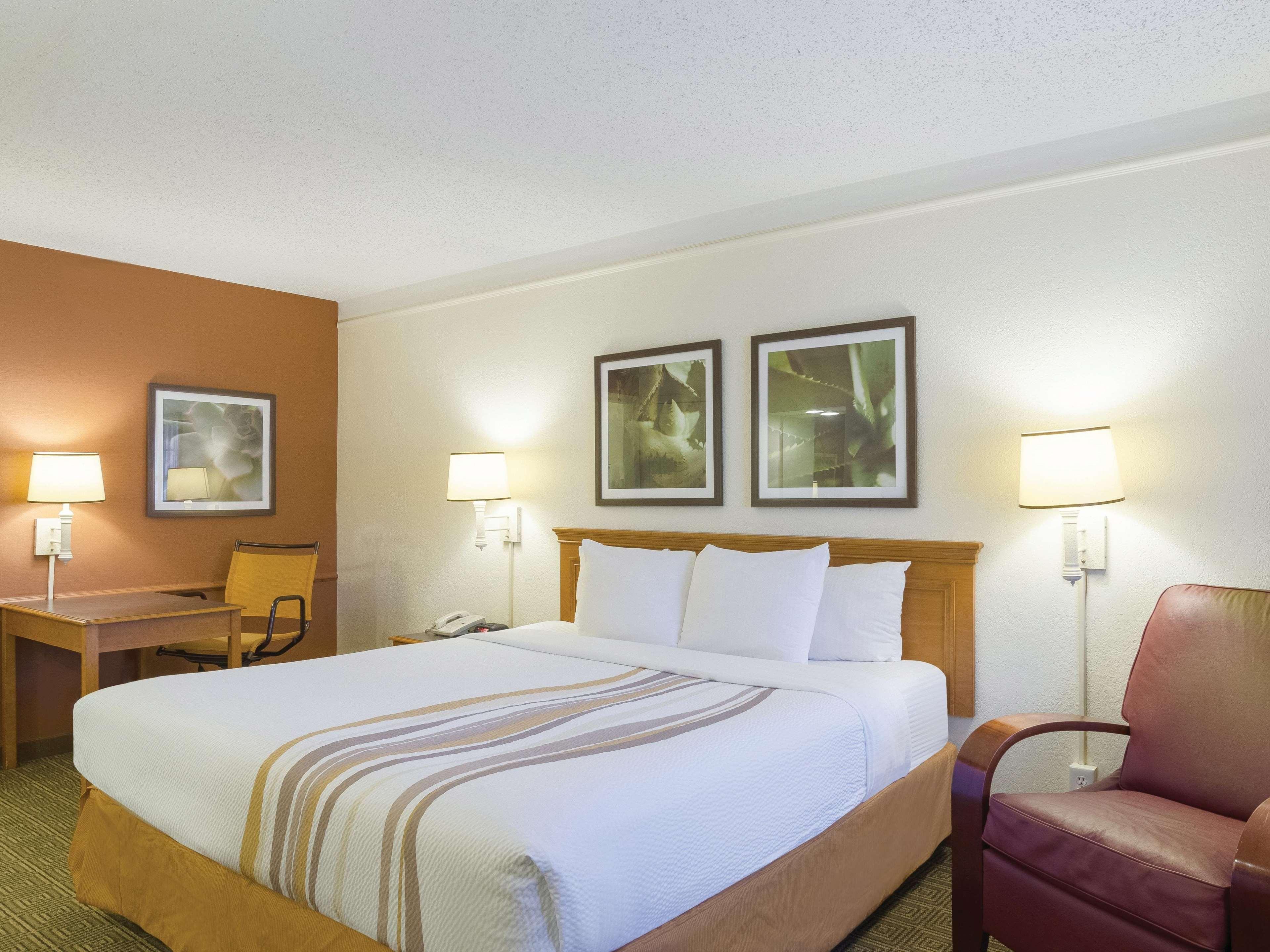 La Quinta By Wyndham Cherry Creek Hotel 3*