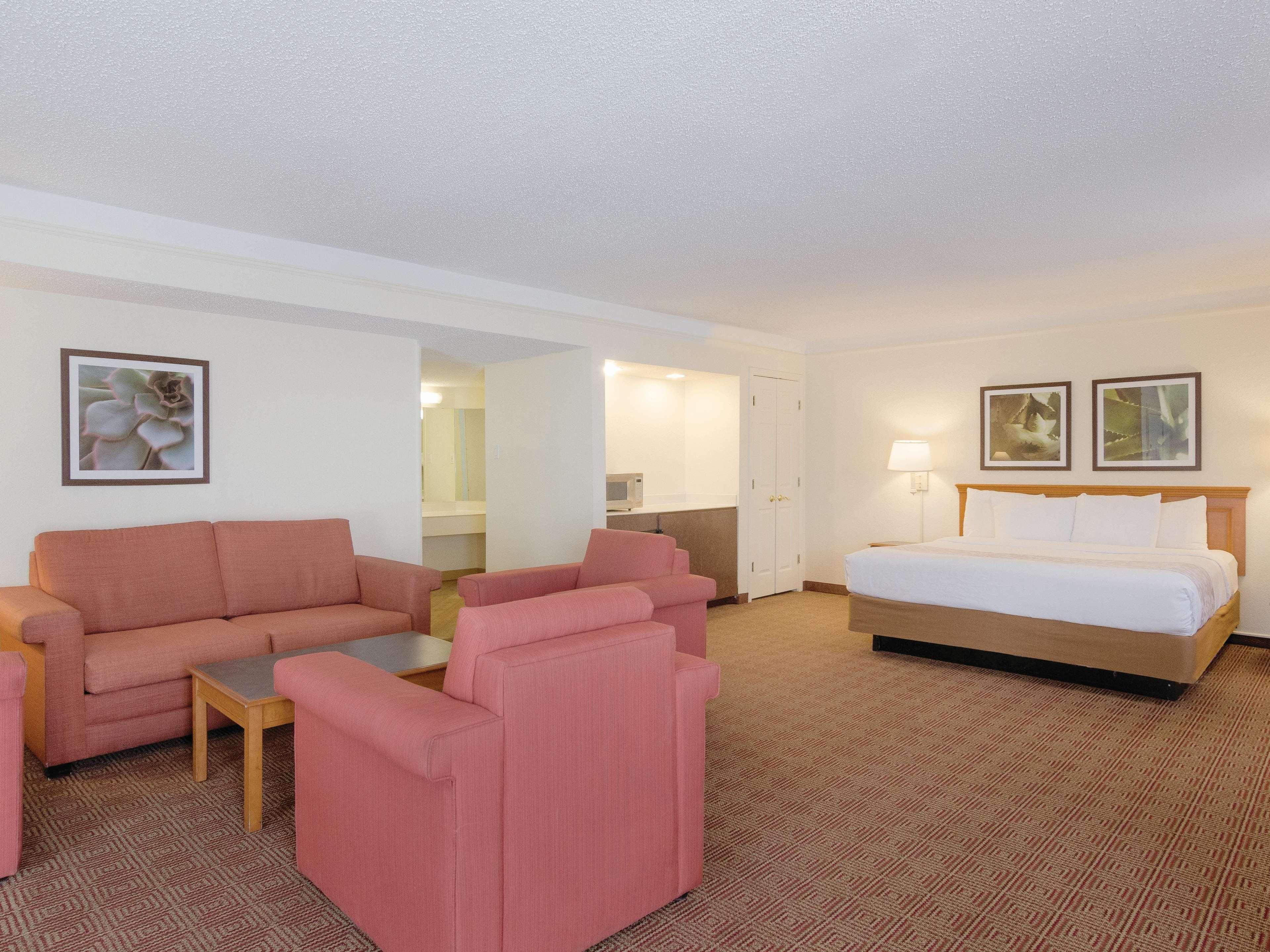 Hotel La Quinta By Wyndham Cherry Creek 3*