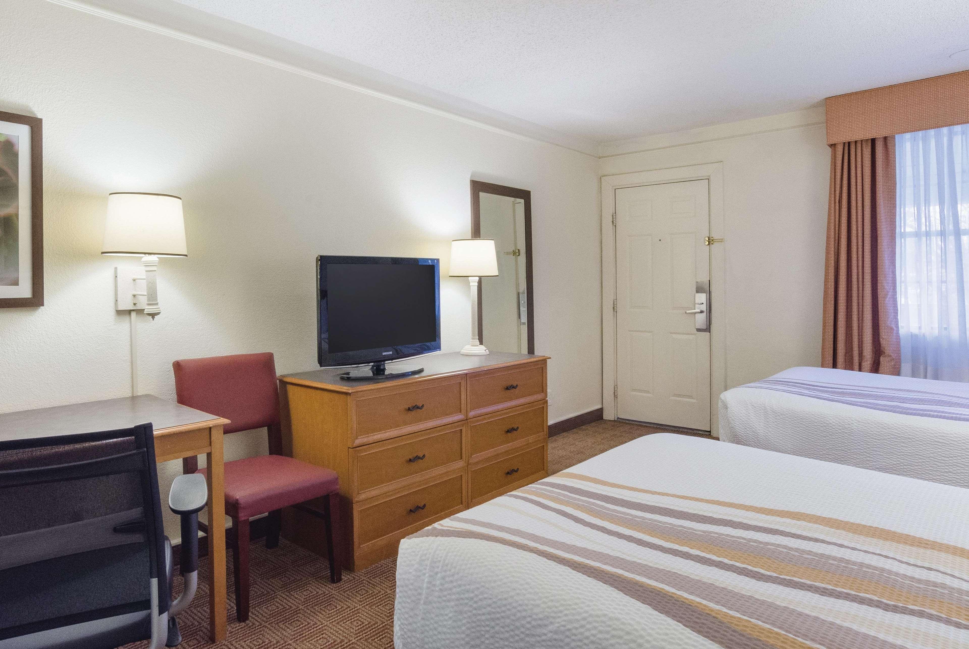 La Quinta By Wyndham Cherry Creek Hotel Denver