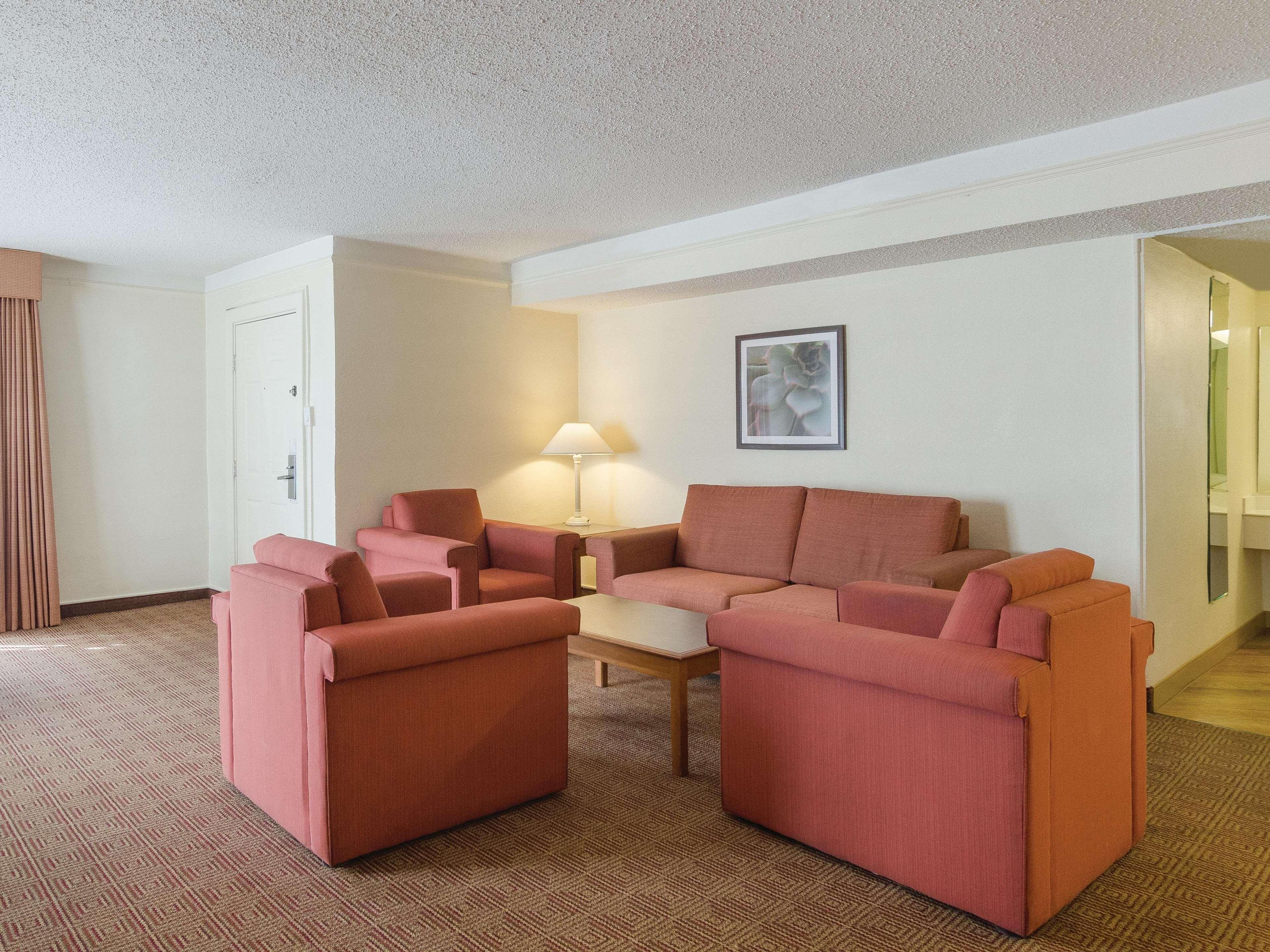 La Quinta By Wyndham Cherry Creek Hotel 3*