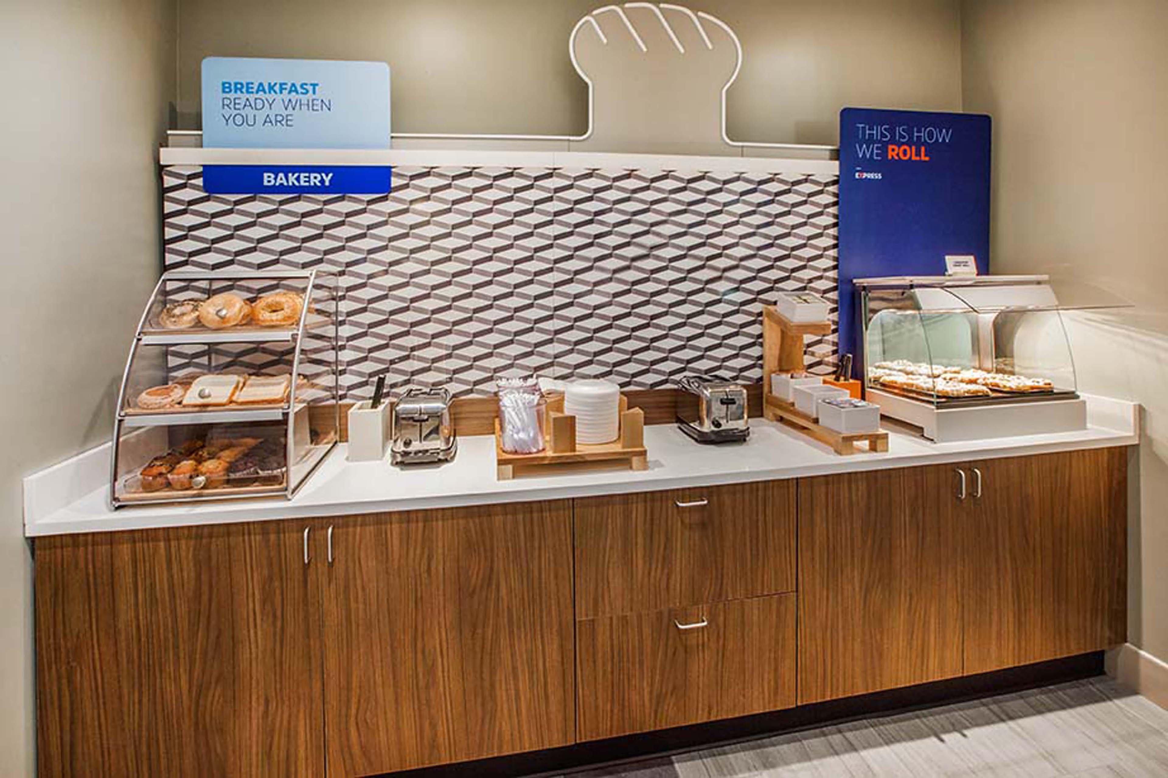 Holiday Express Downtown By Ihg Hotel 3*