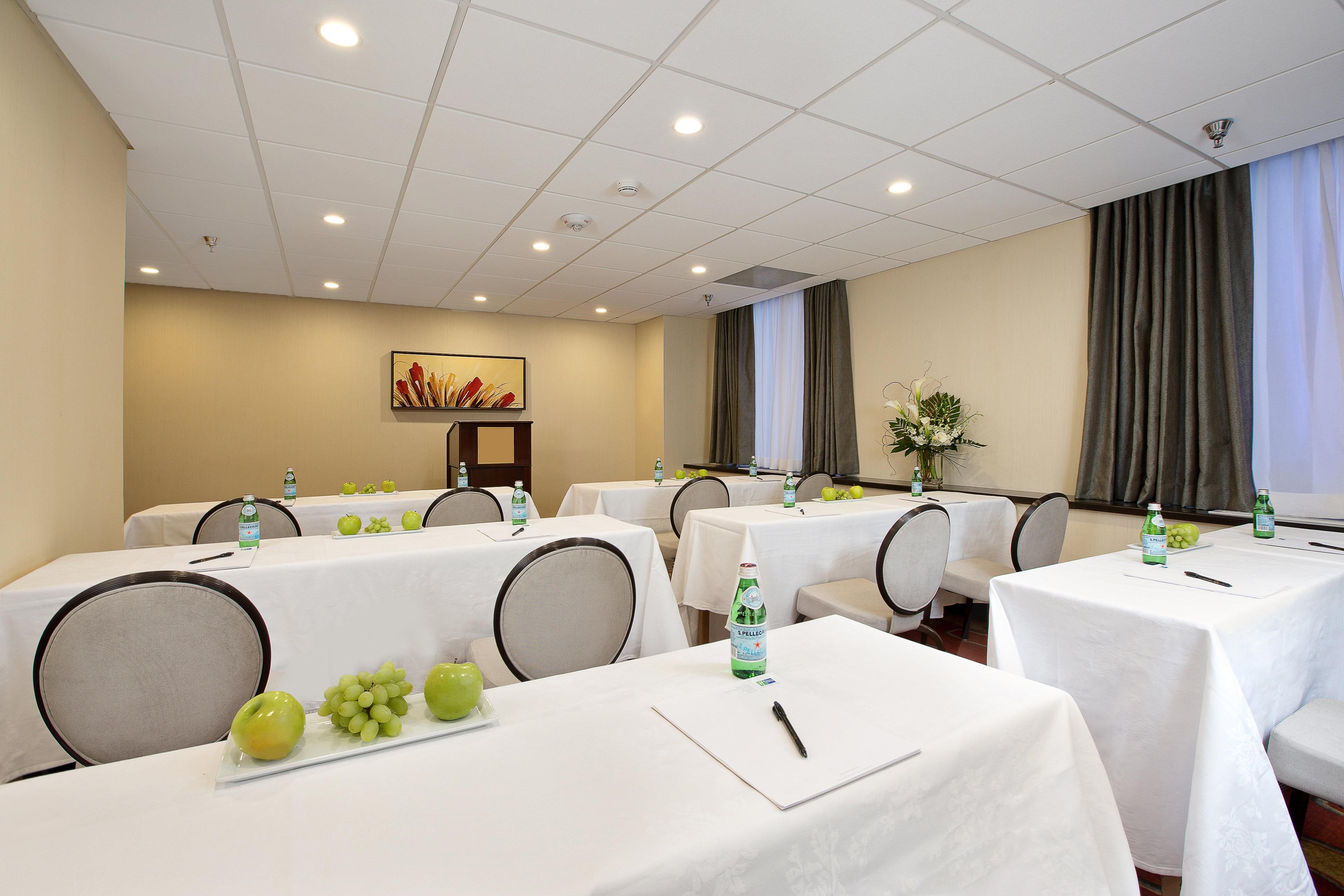 Hotel Holiday Express Downtown By Ihg 3*