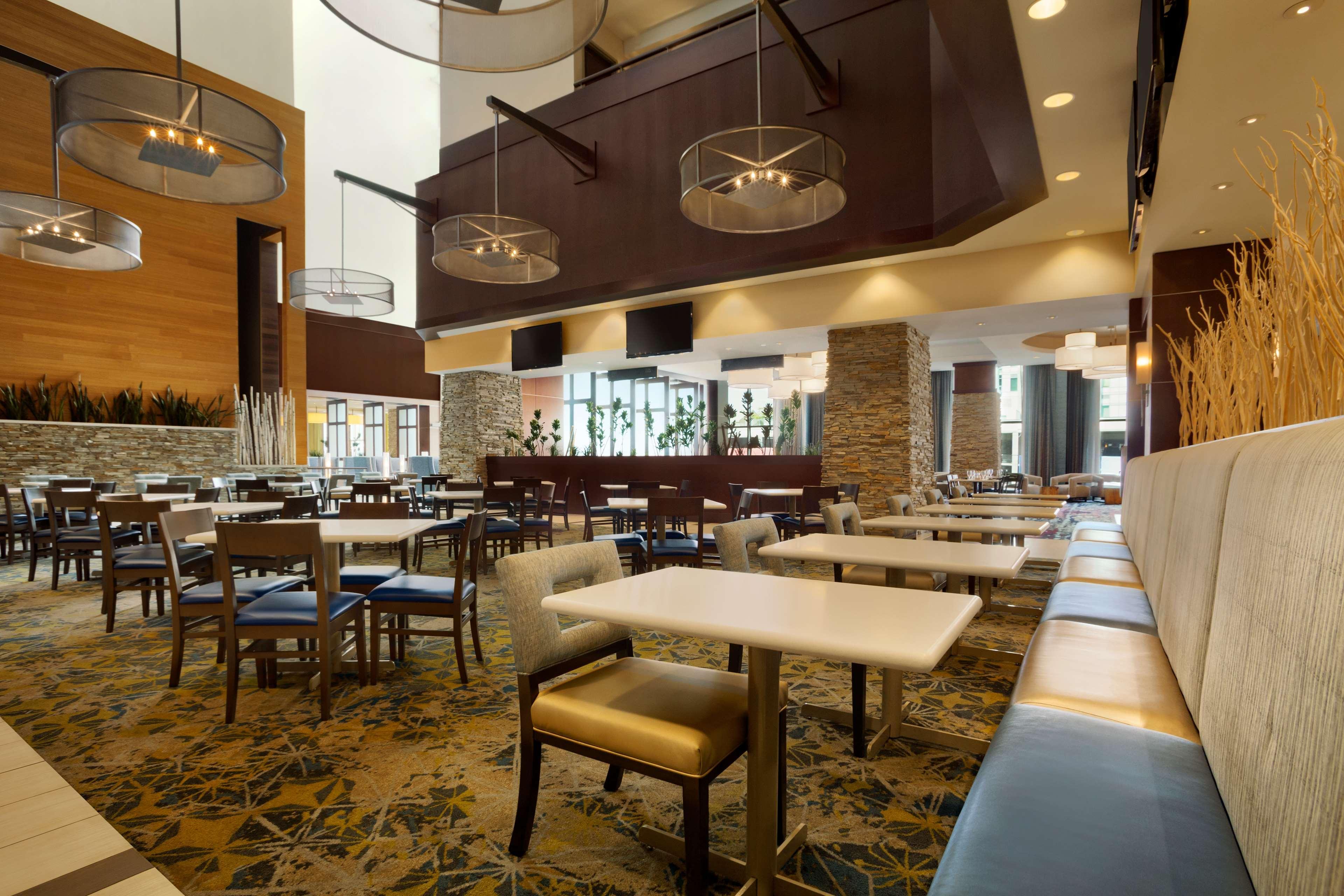 Hotel Embassy By Hilton Downtown Convention Center