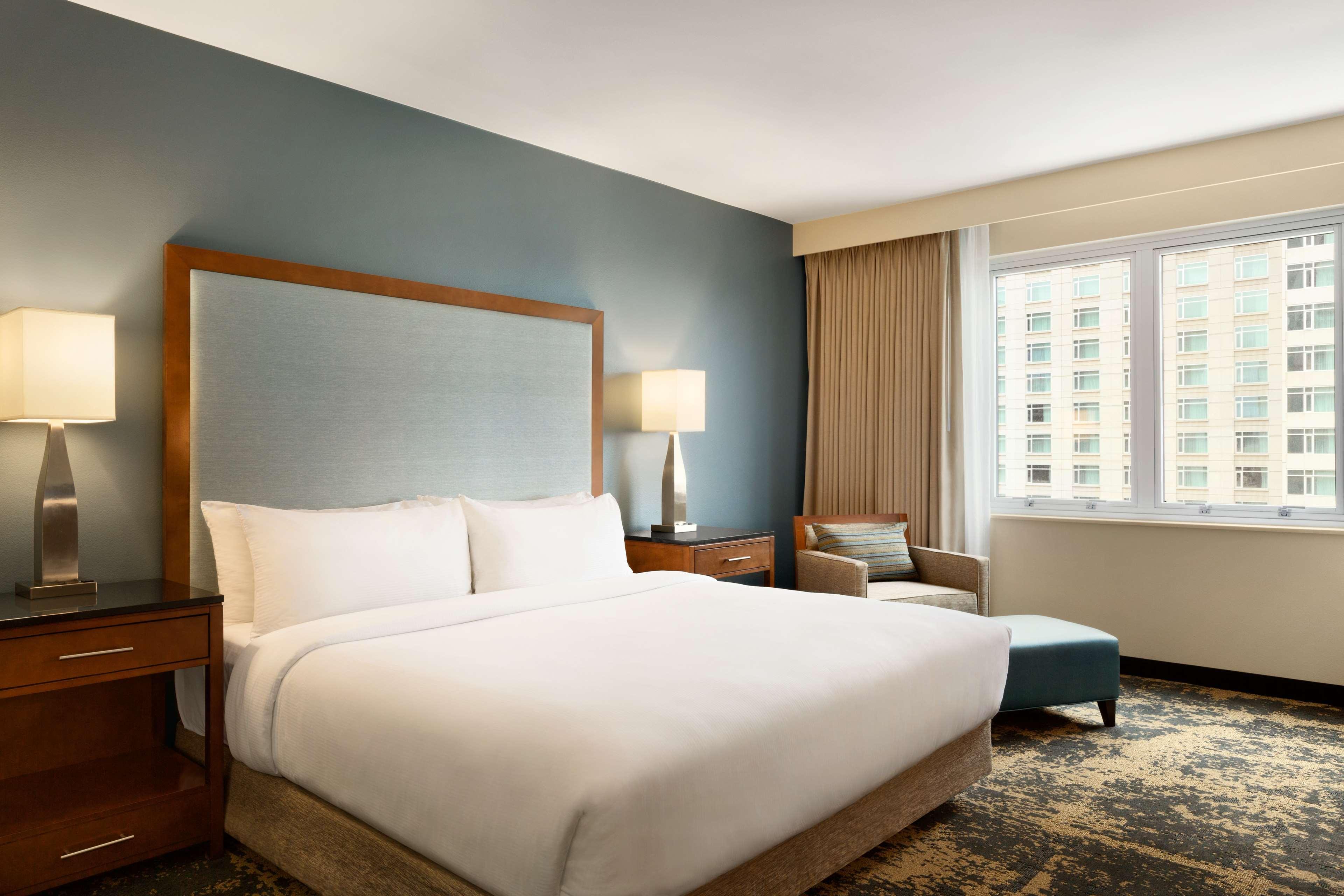Hotel Embassy By Hilton Downtown Convention Center