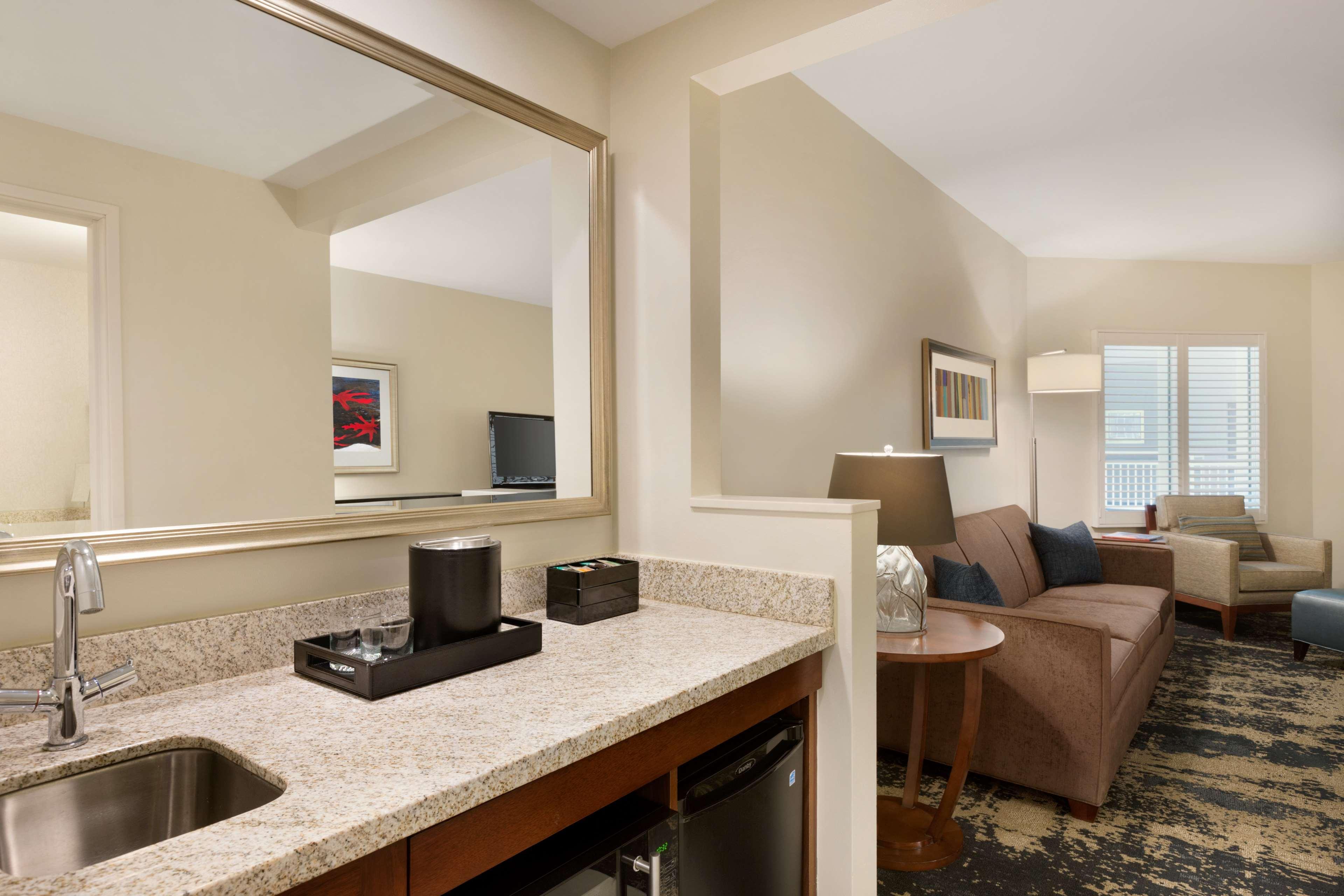 Hotel Embassy By Hilton Downtown Convention Center 4*