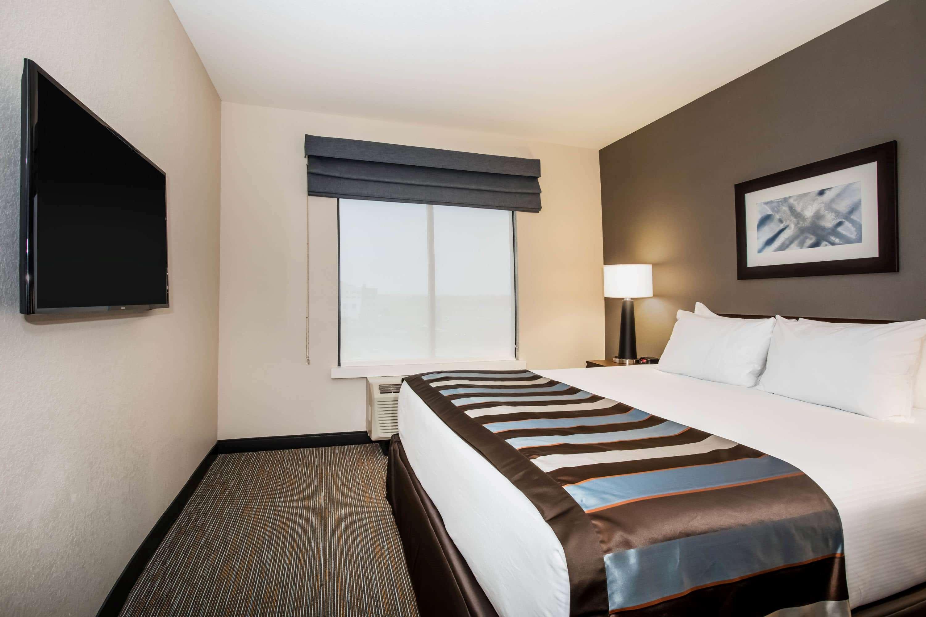 Wingate By Wyndham Airport Hotel 3*
