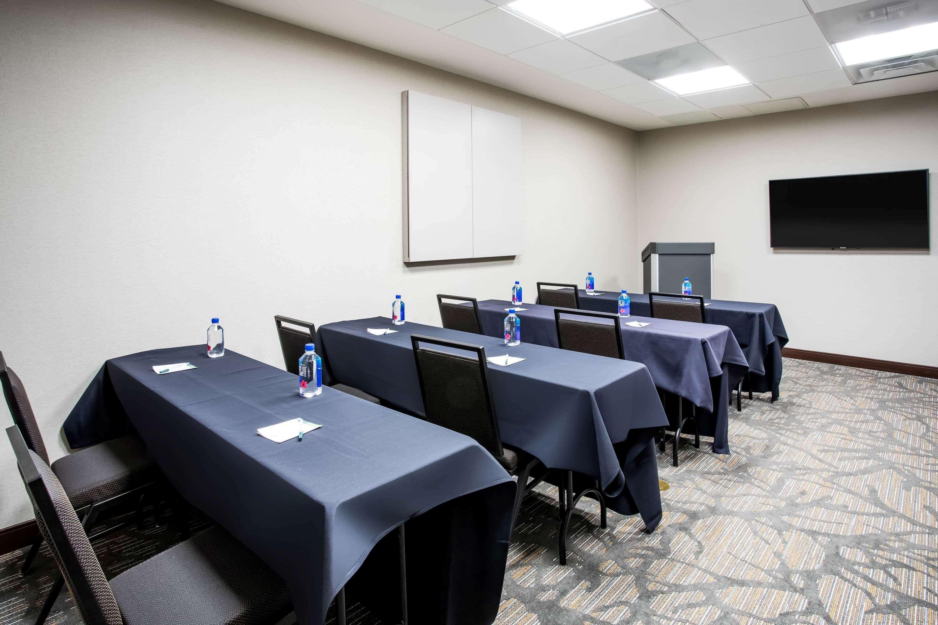 Wingate By Wyndham Airport 3*