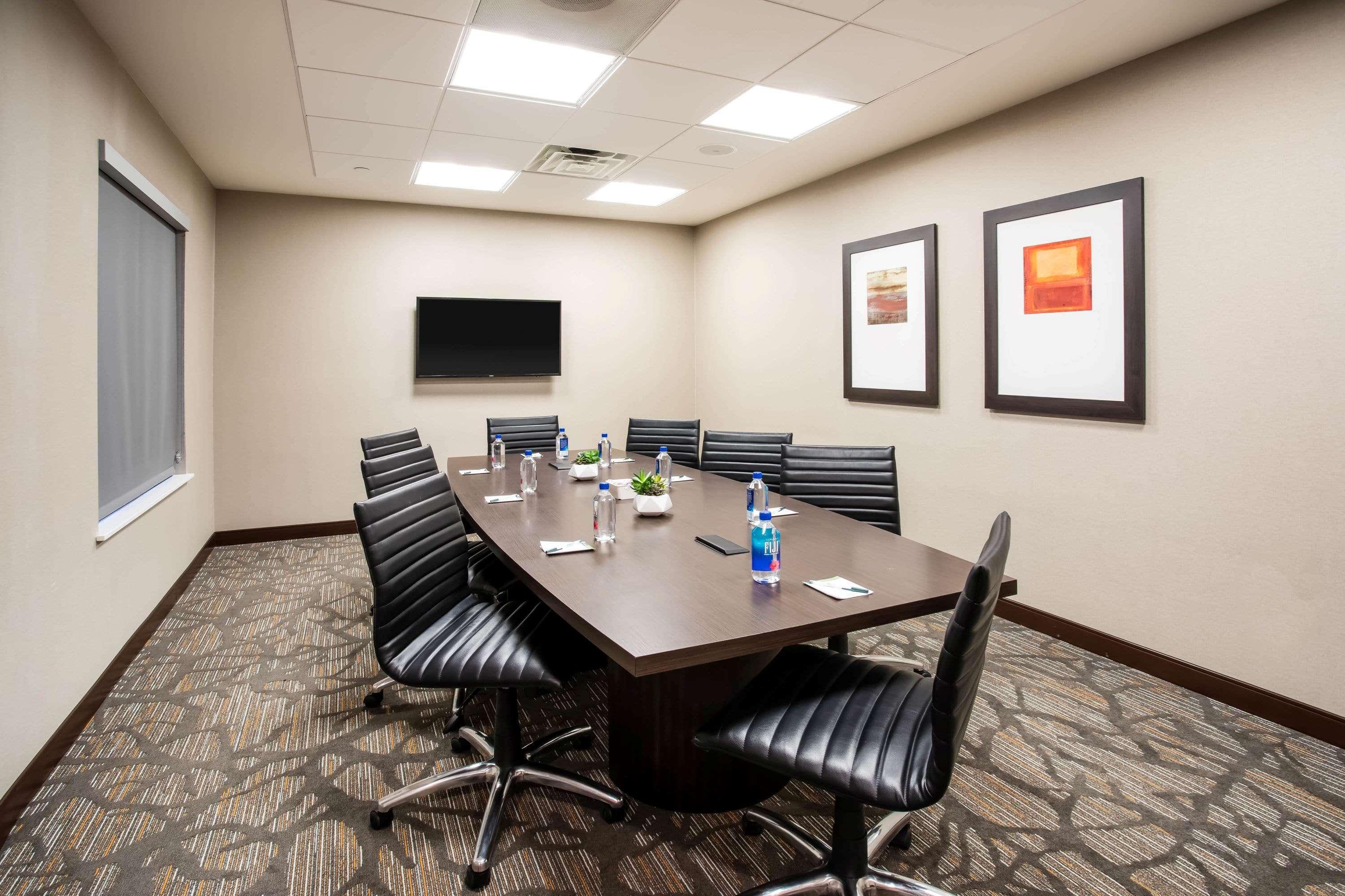 Wingate By Wyndham Airport 3*